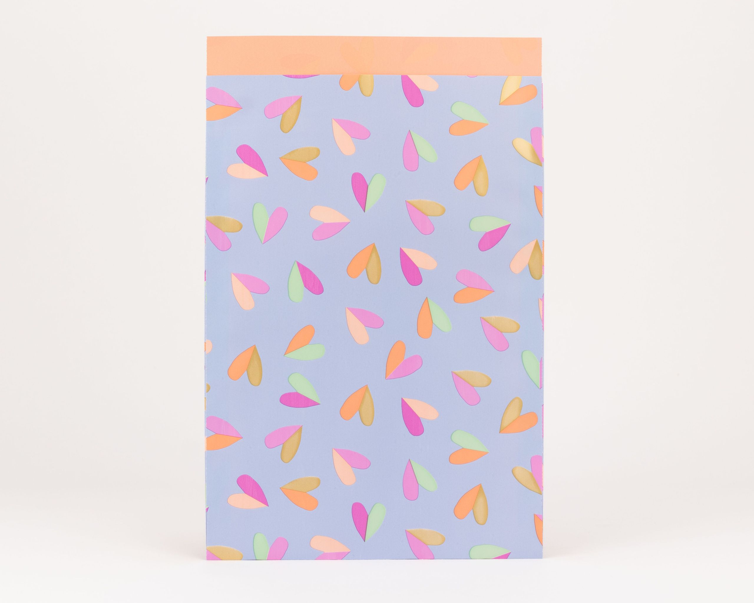 Flachbeutel mit blauem Hintergrund und Herzflatter Muster in Pink Gruen Orange und Gold einige Herzen mit Goldeffekt Innenseite orange