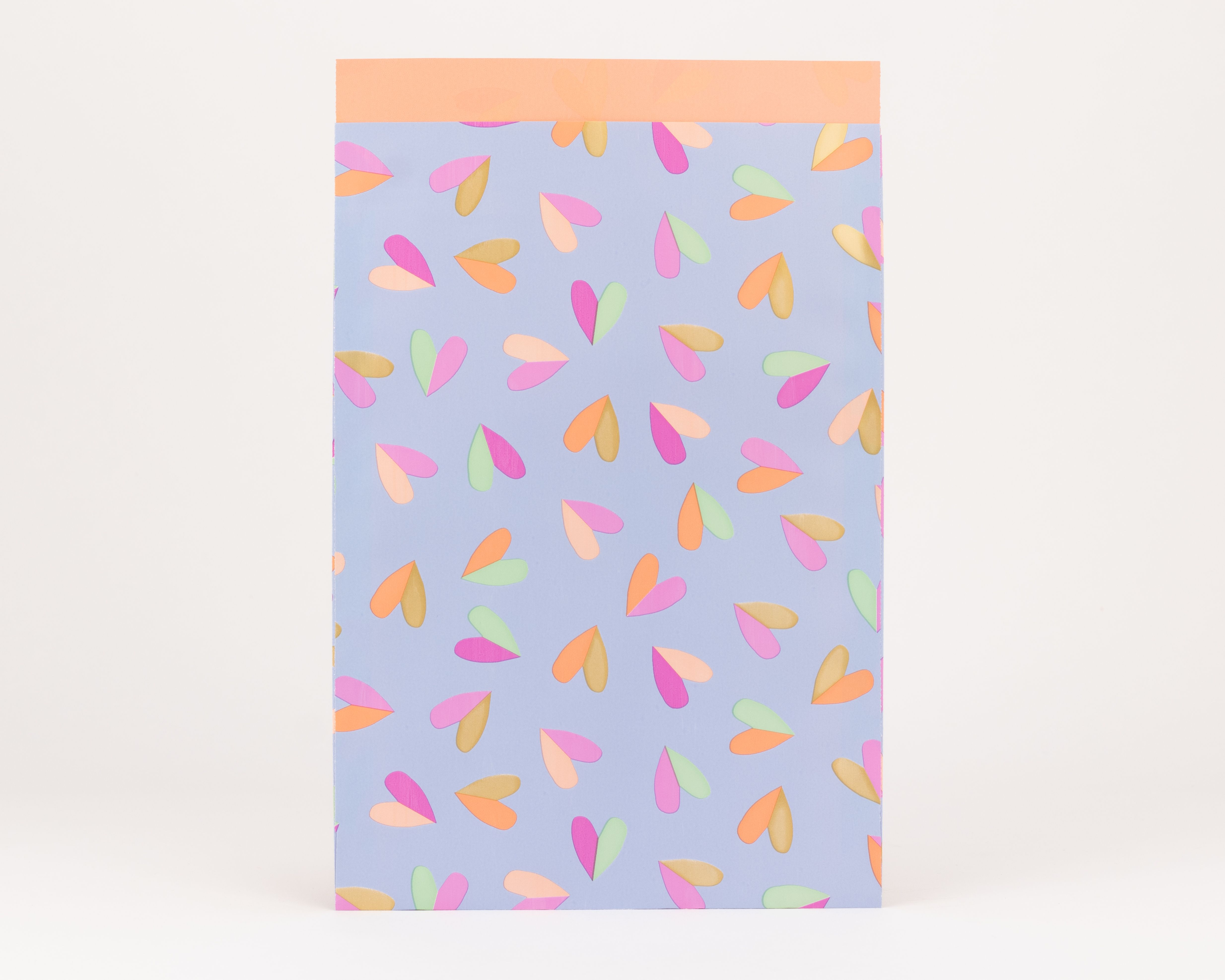 Flachbeutel mit blauem Hintergrund und Herzflatter Muster in Pink Gruen Orange und Gold einige Herzen mit Goldeffekt Innenseite orange