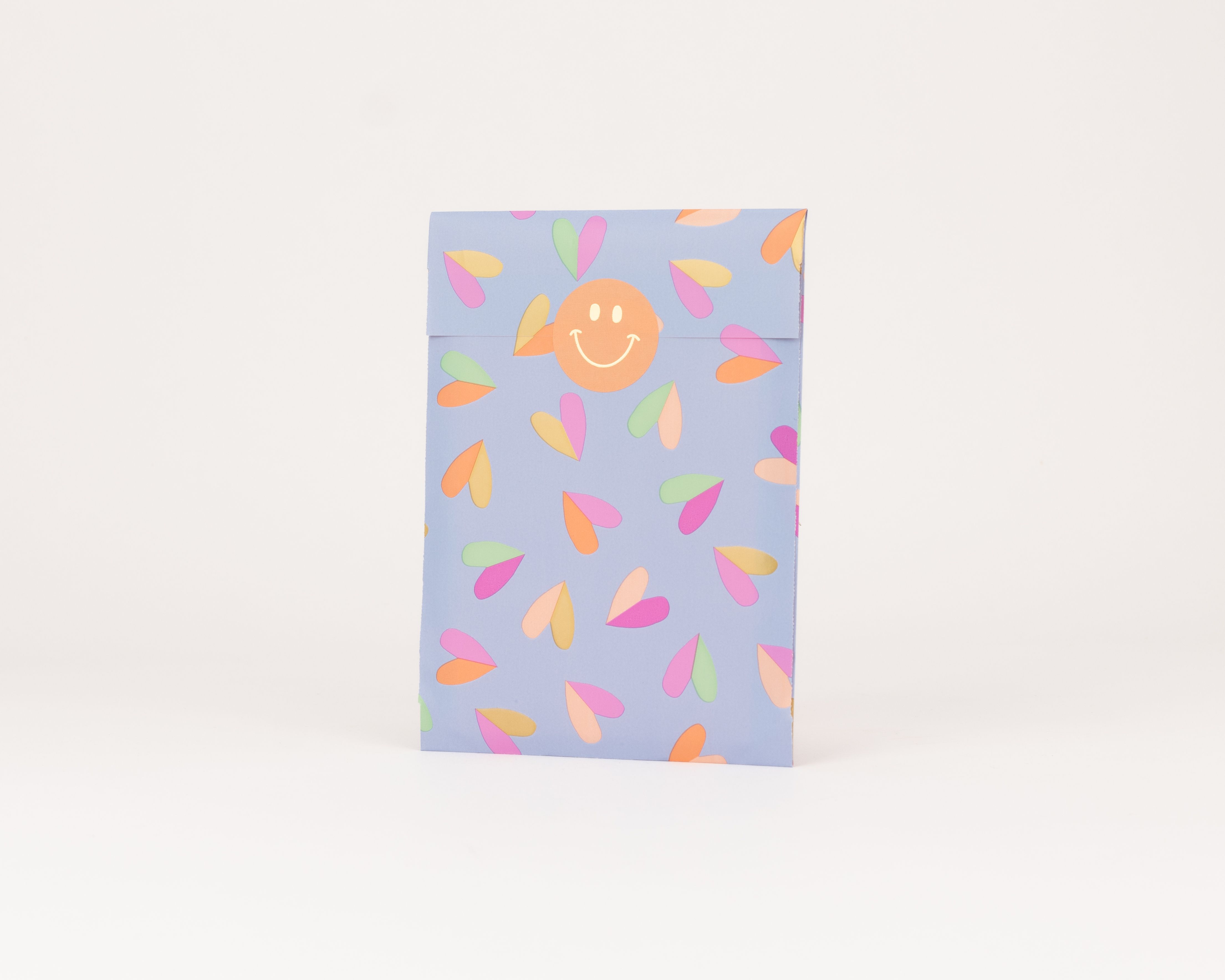 Flachbeutel mit blauem Hintergrund und Herzen in Pink Grün Orange Gold Goldeffekt und einem orangen Smiley die Innenseite ist blau