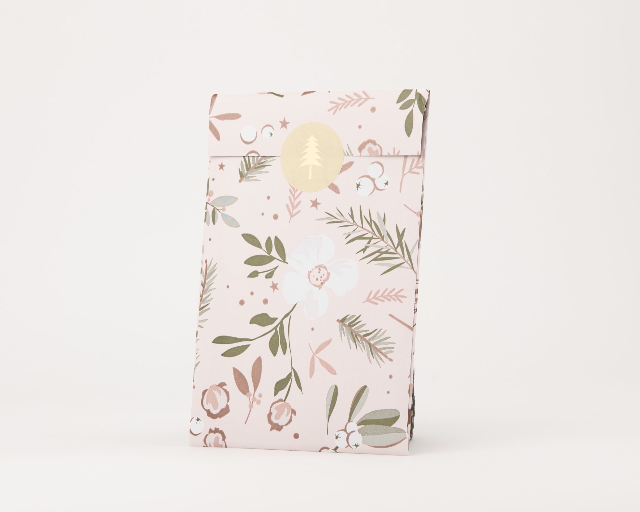 Papiertüten Flachbeutel mit einem zarten Wintergartenmuster, das rosa Grundfarbe, olivgrüne Blätter und weiße Blüten zeigt