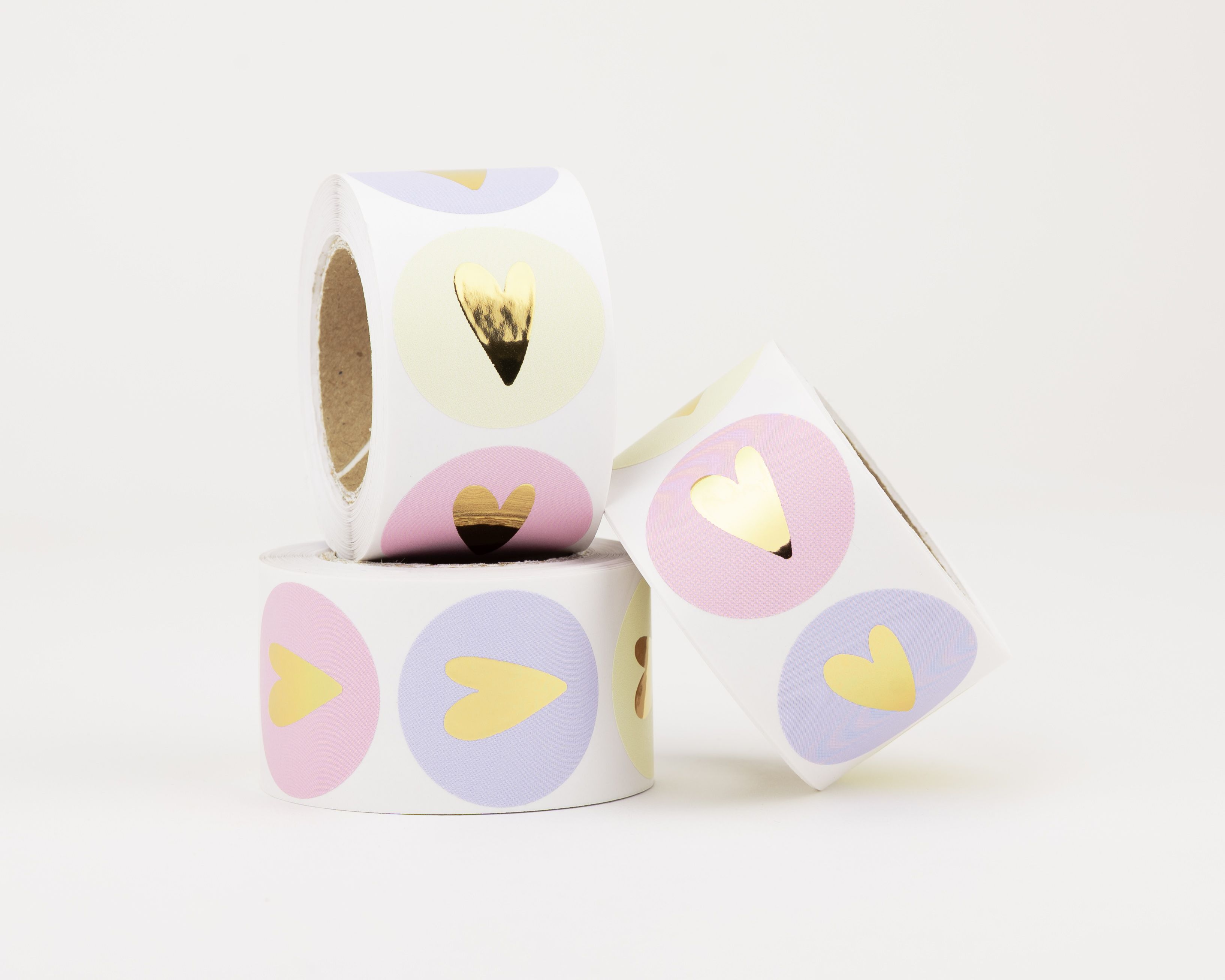 Runde Aufkleber mit goldenen Herzen in Designs mit beigen, fliederfarbenen und rosa Hintergründen