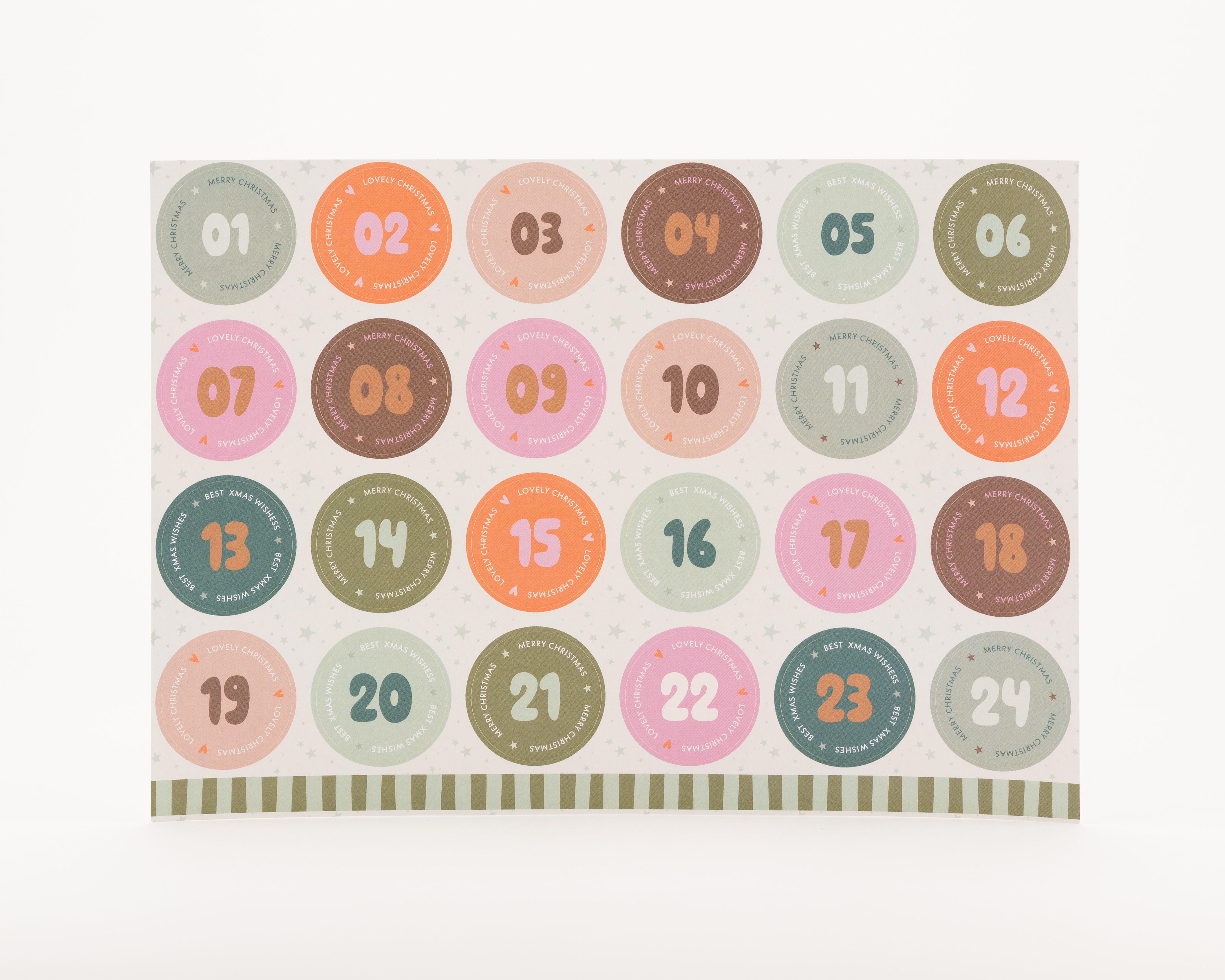Runde Adventskalender Sticker im Groovy-Stil mit Zahlen. Bunte Designs mit Texten wie 'Merry Christmas' und 'Lovely Christmas'.