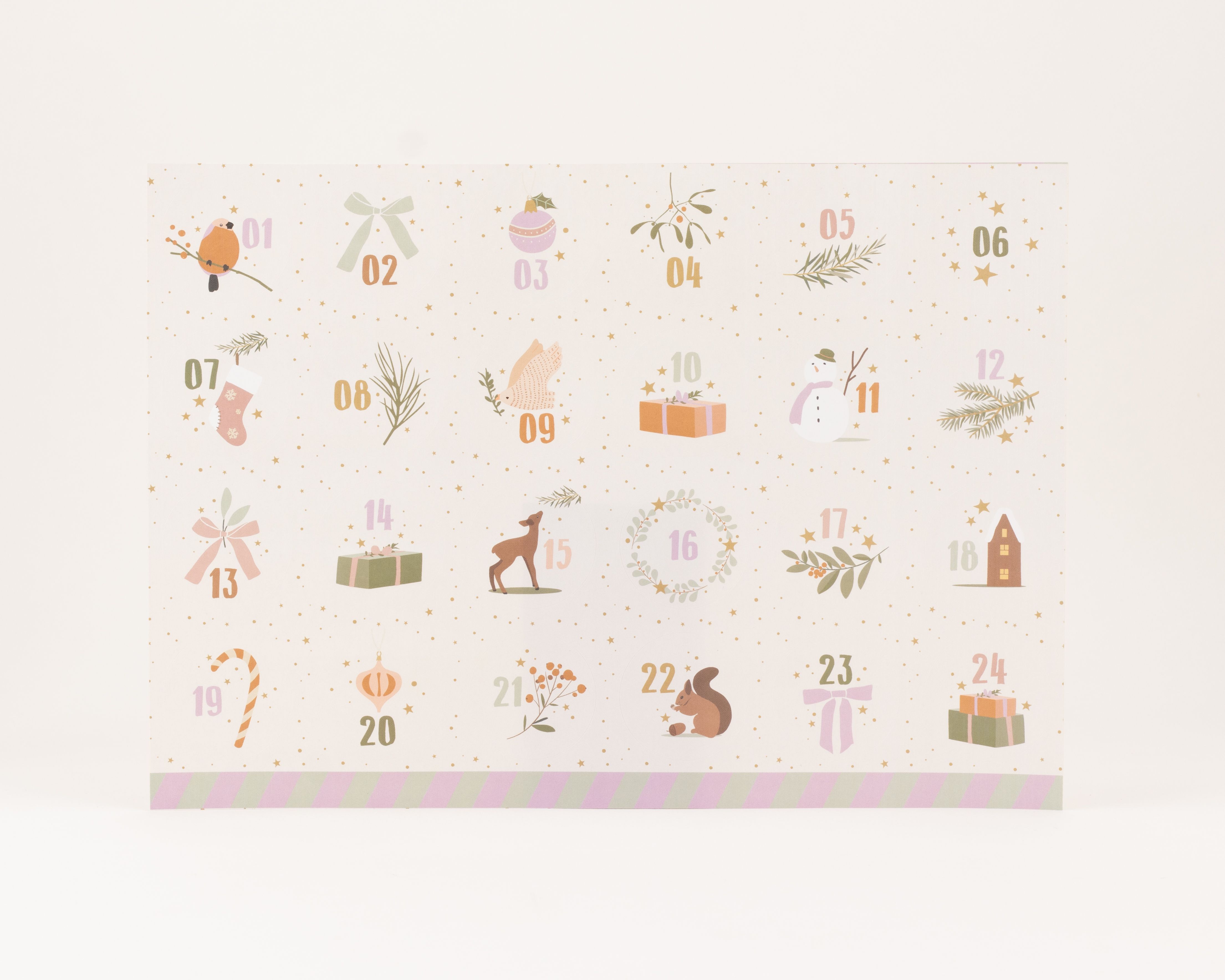 Stickerbogen für einen DIY-Adventskalender mit den Zahlen 1 bis 24 in zarten Pastellfarben. Jeder Aufkleber zeigt eine einzigartige, moderne Illustration eines winterlichen Tiers oder eines festlichen Symbols, wie z.B. ein Reh, einen Schneemann und Gesche