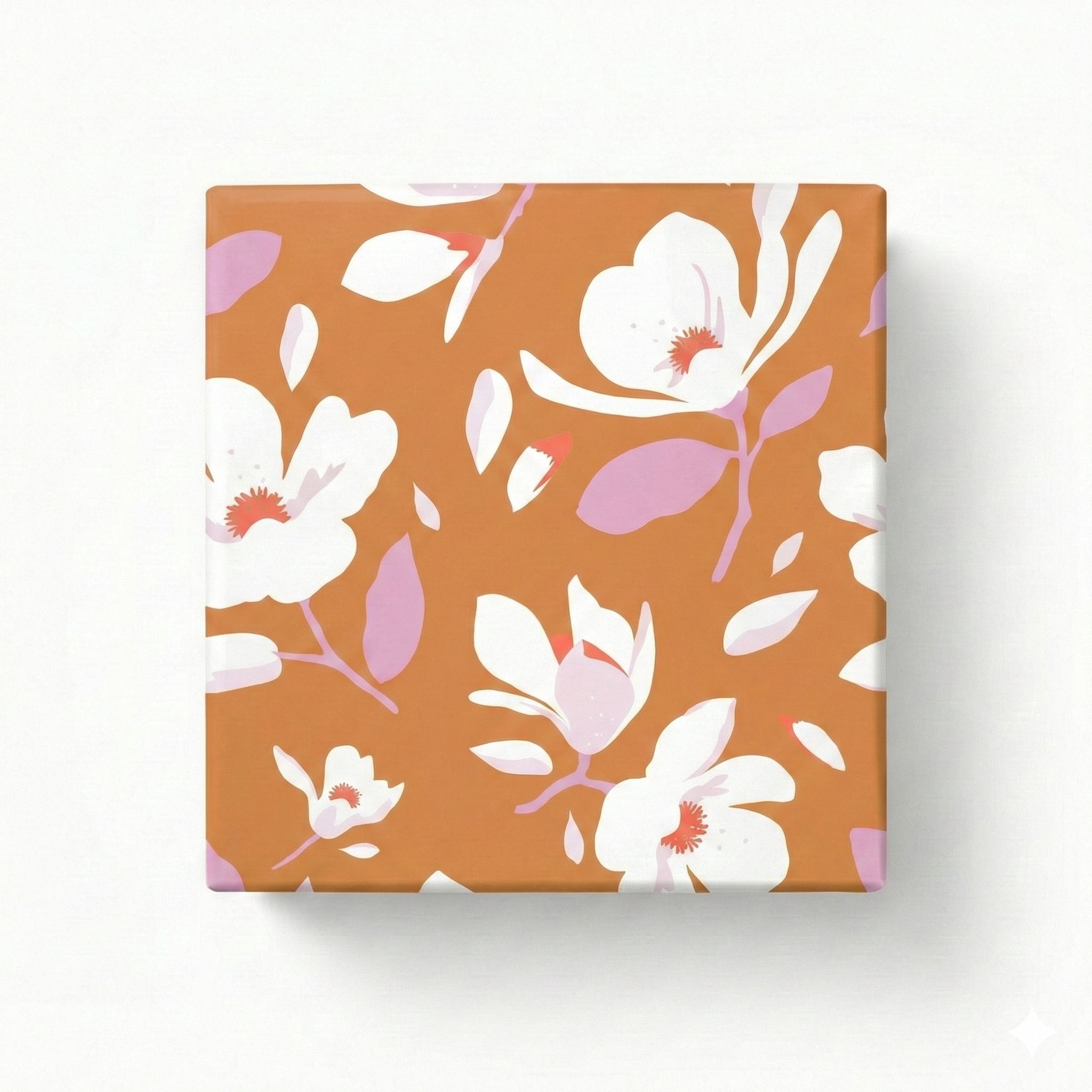 Geschenkpapier-Set: Eine einzelne mit Geschenkpapier umwickelte Box mit Magnolienmuster in Rost, Creme und Flieder