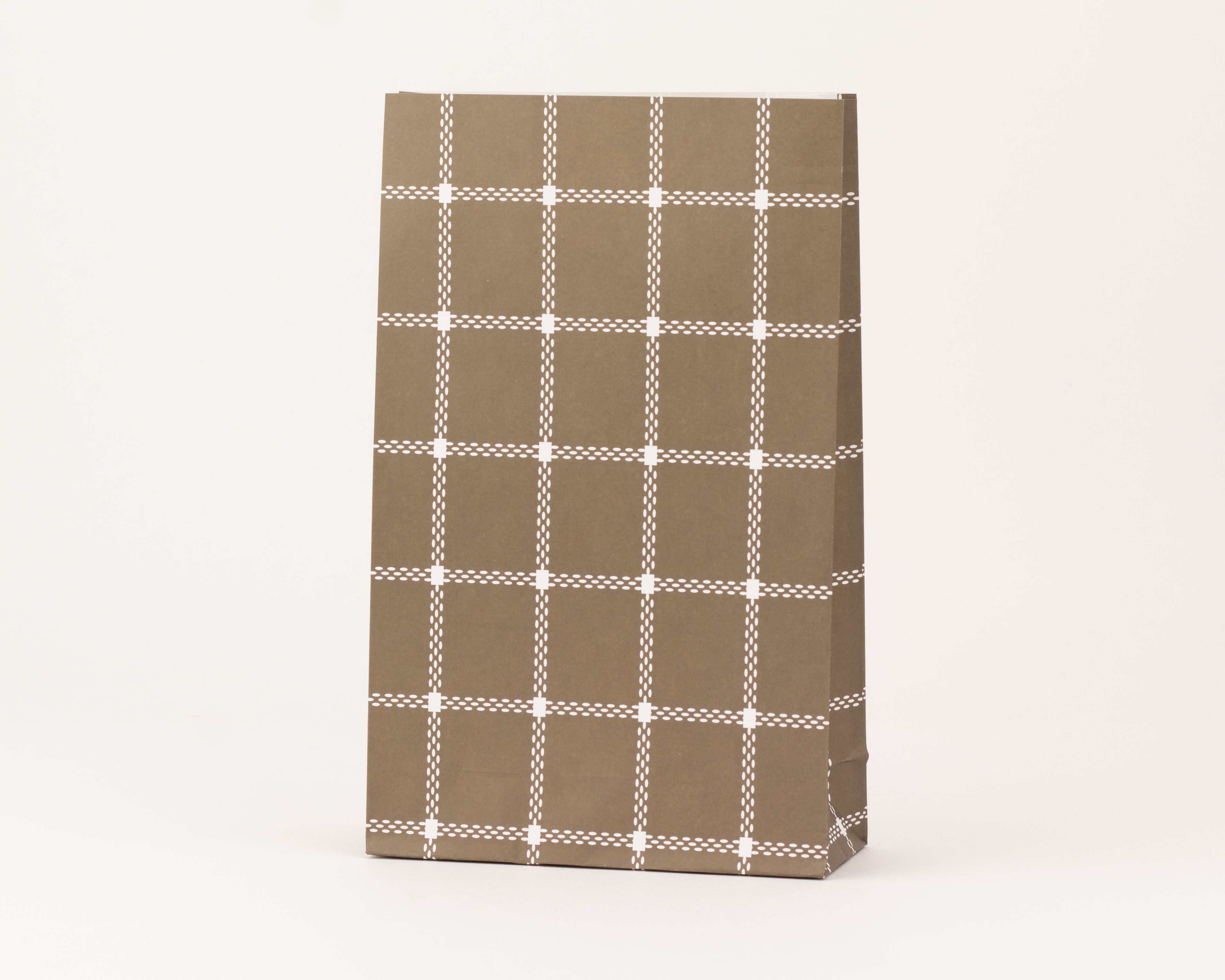 Papiertüten Blockbodenbeutel in Olivgrün mit einem feinen Karomuster aus unterbrochenen weißen Linien und kleinen Quadraten