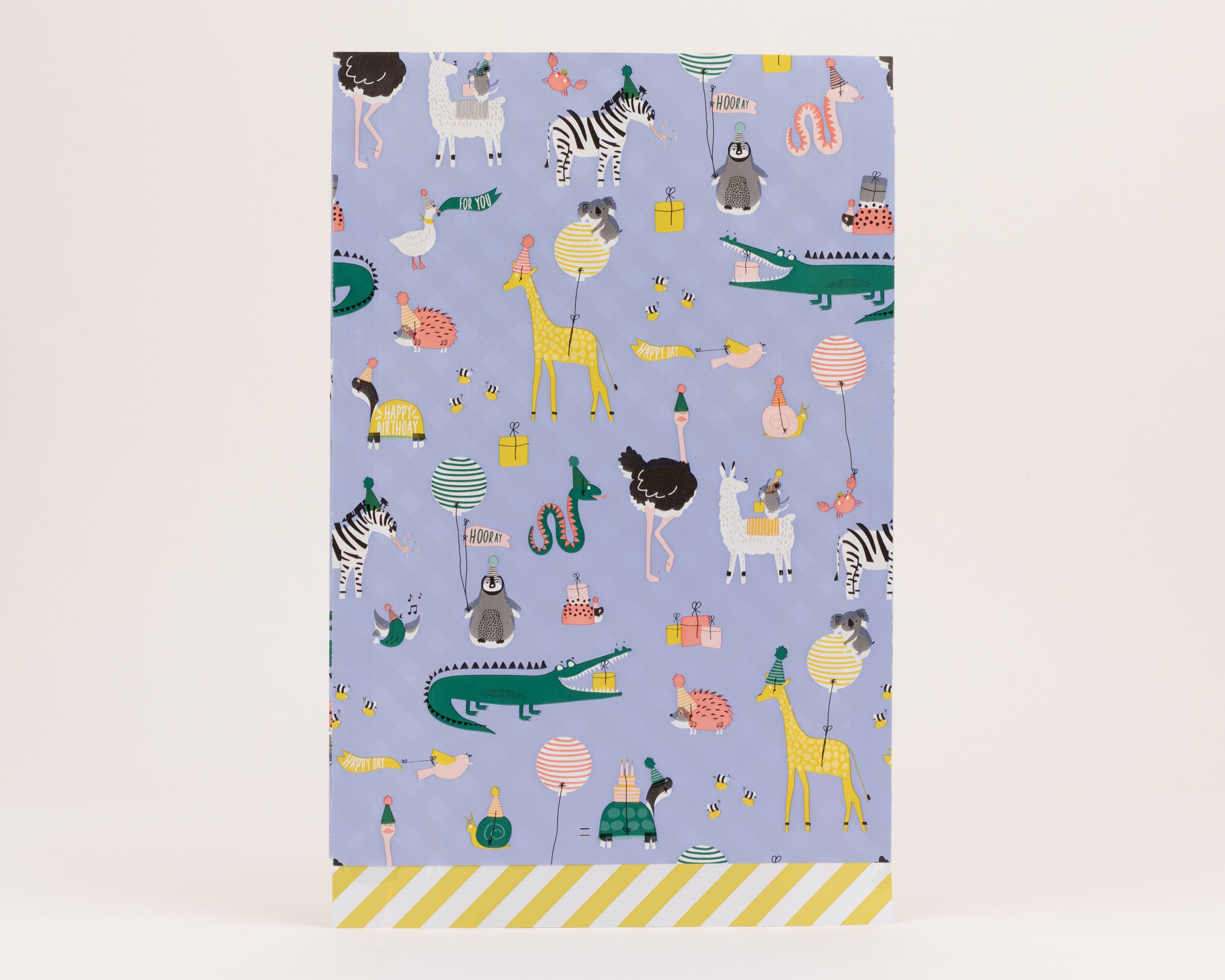 Flachbeutel mit blauem Hintergrund und fröhlichem Tiermotiv in Gelb und Grün. Die Innenseite ist mit gelb-weißen Streifen versehen