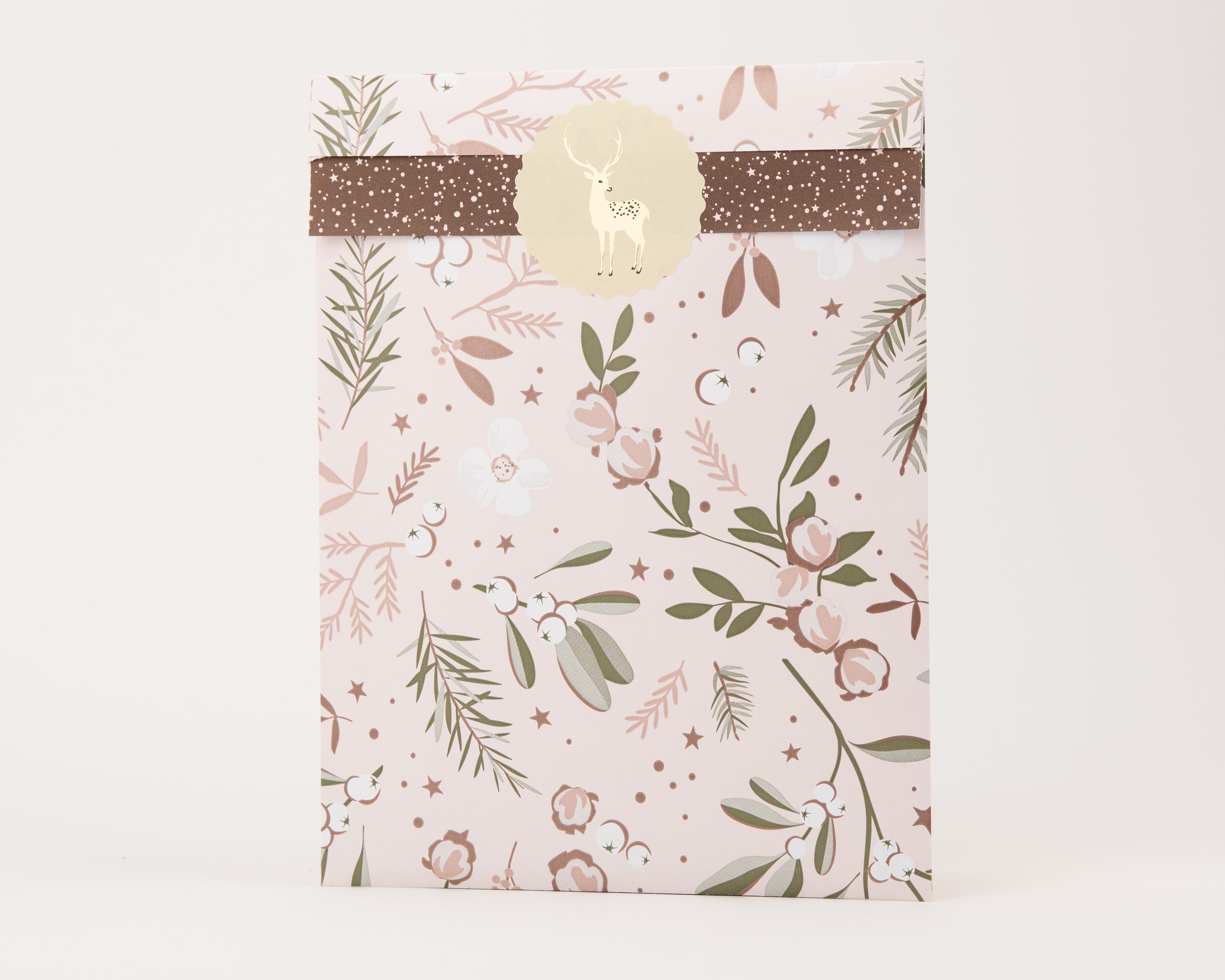 Papiertüten Flachbeutel mit Wintergartenmuster in Rosa und Olivgrün. Innenseite dunkelbraun gesprenkelt, verziert mit goldenem Hirschmotiv