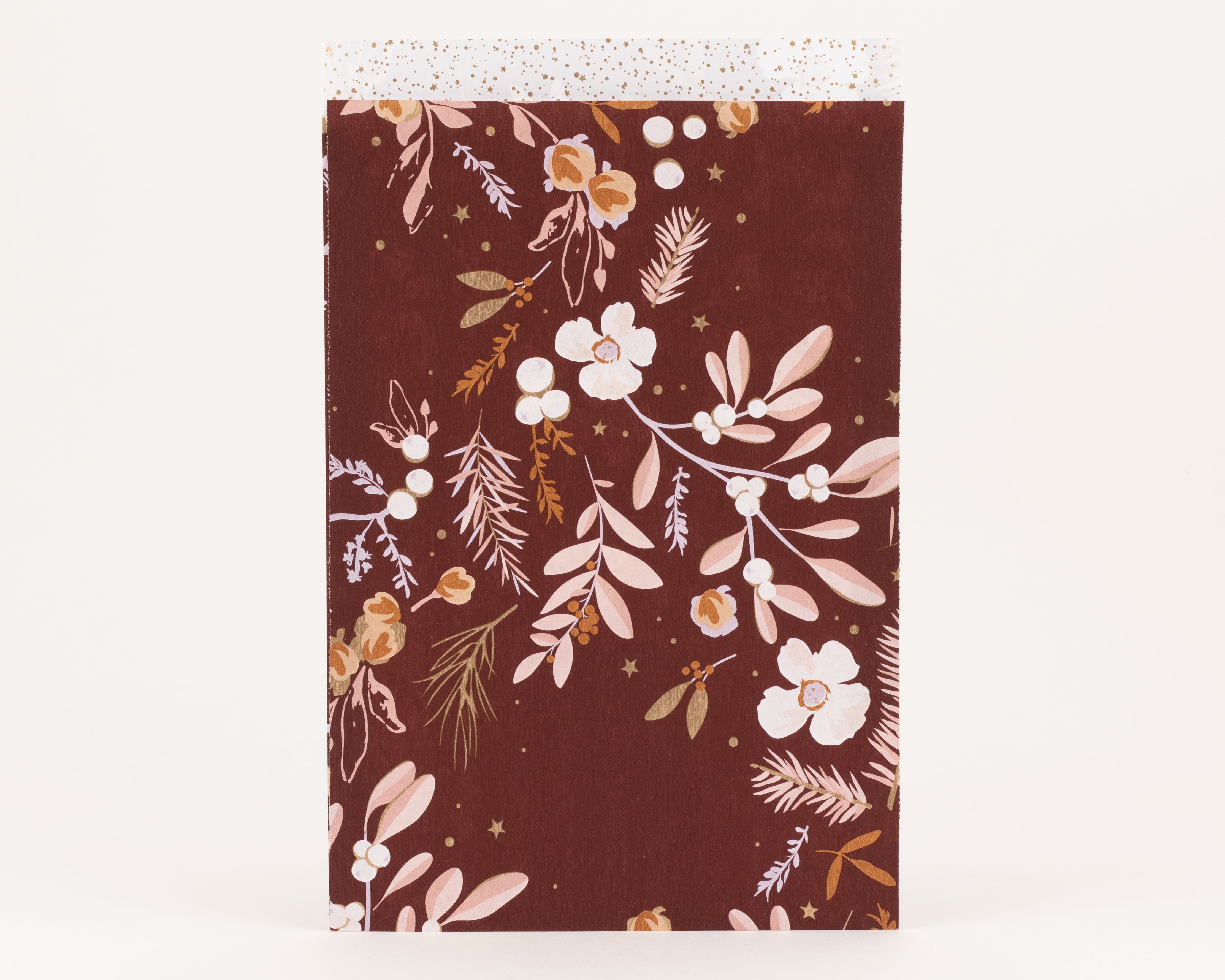 Flachbeutel in Weinrot mit floralem Muster aus Rosa, Lila und goldenen Akzenten. Die Innenseite ist Weiß mit goldenen Sternen und Punkten