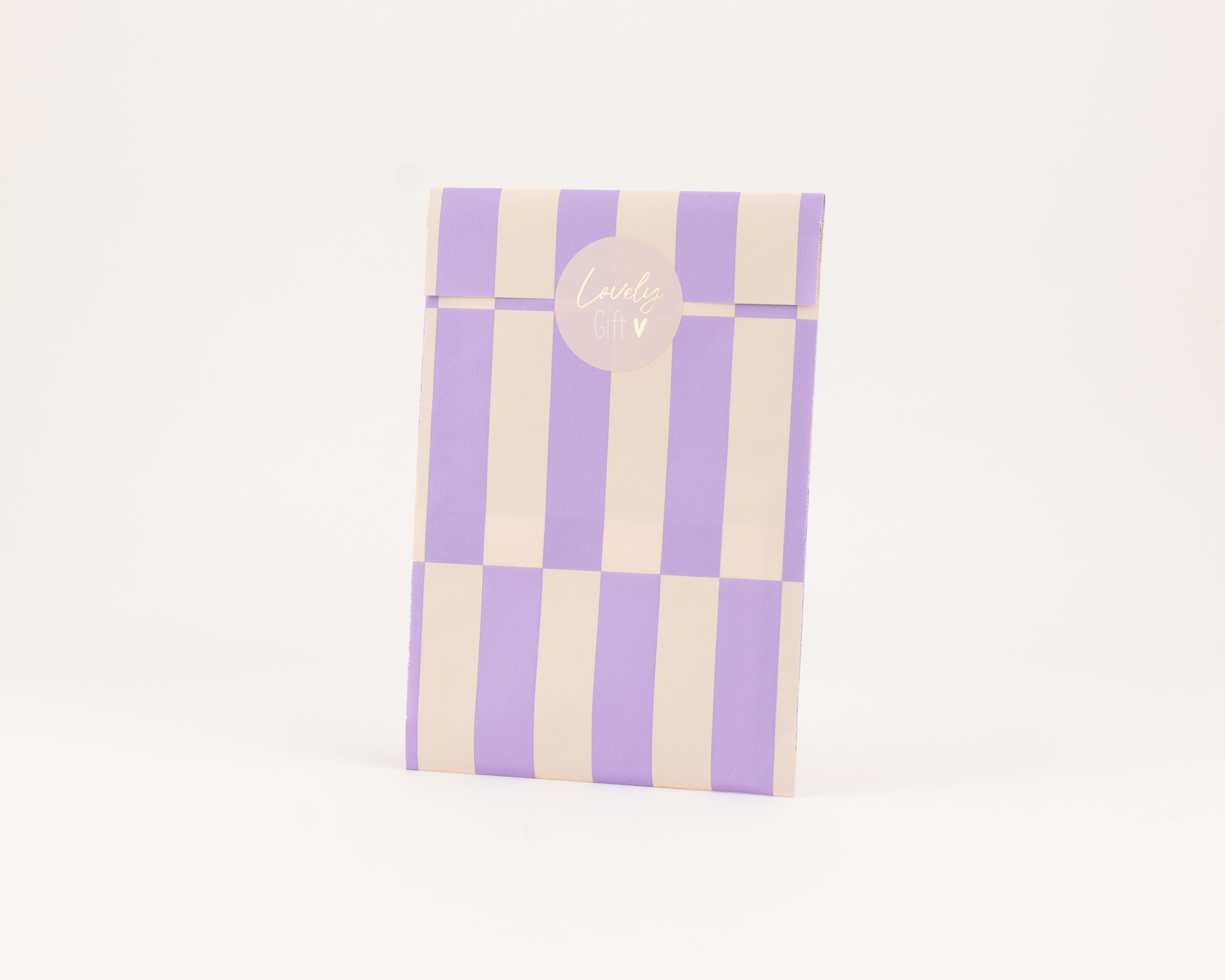 Flachbeutel mit vertikalen Streifen in Flieder und Elfenbein auf der Außenseite, die Innenseite zeigt ein rosa und zimt Blockmuster