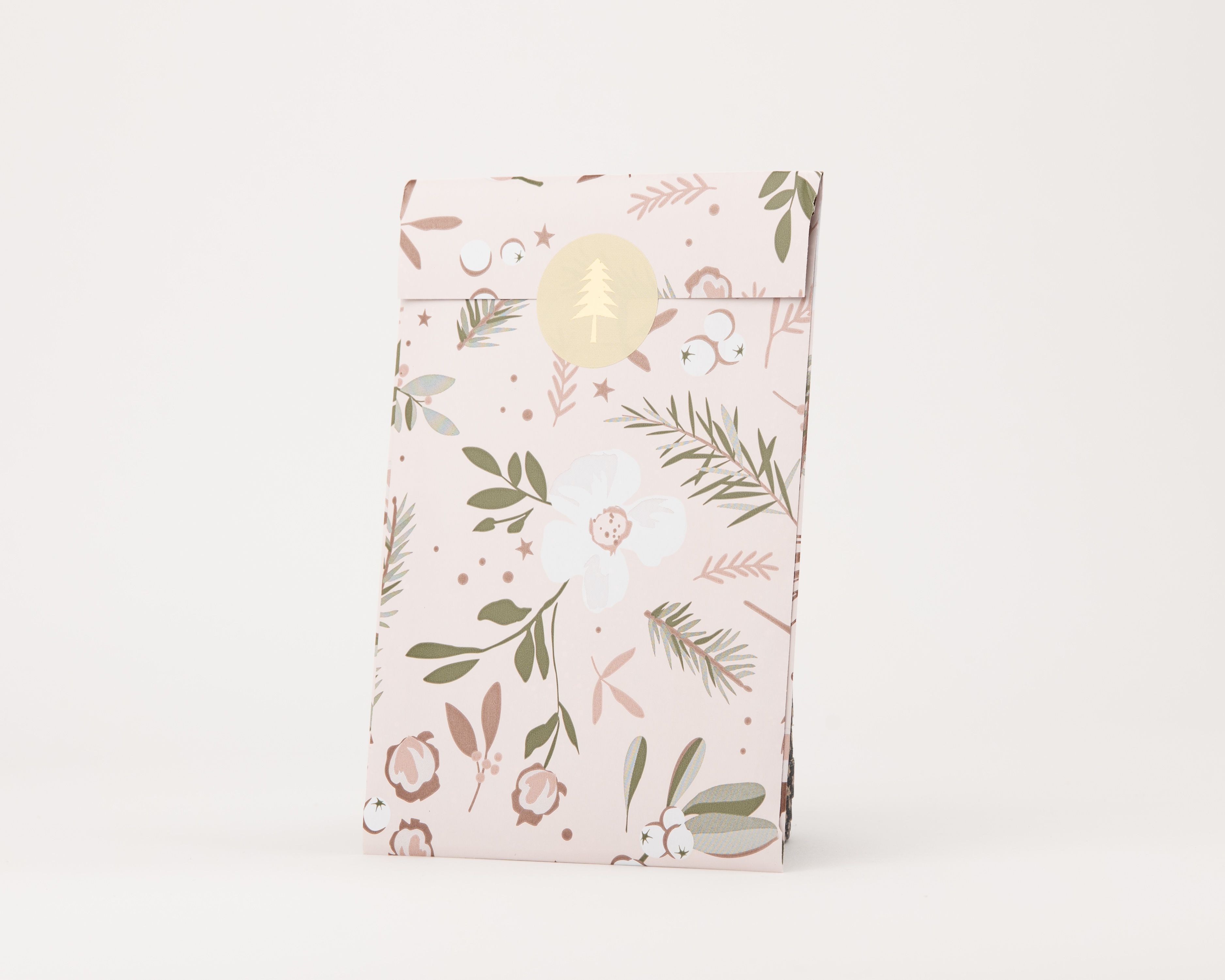 Papiertüten Flachbeutel mit einem zarten Wintergartenmuster, das rosa Grundfarbe, olivgrüne Blätter und weiße Blüten zeigt