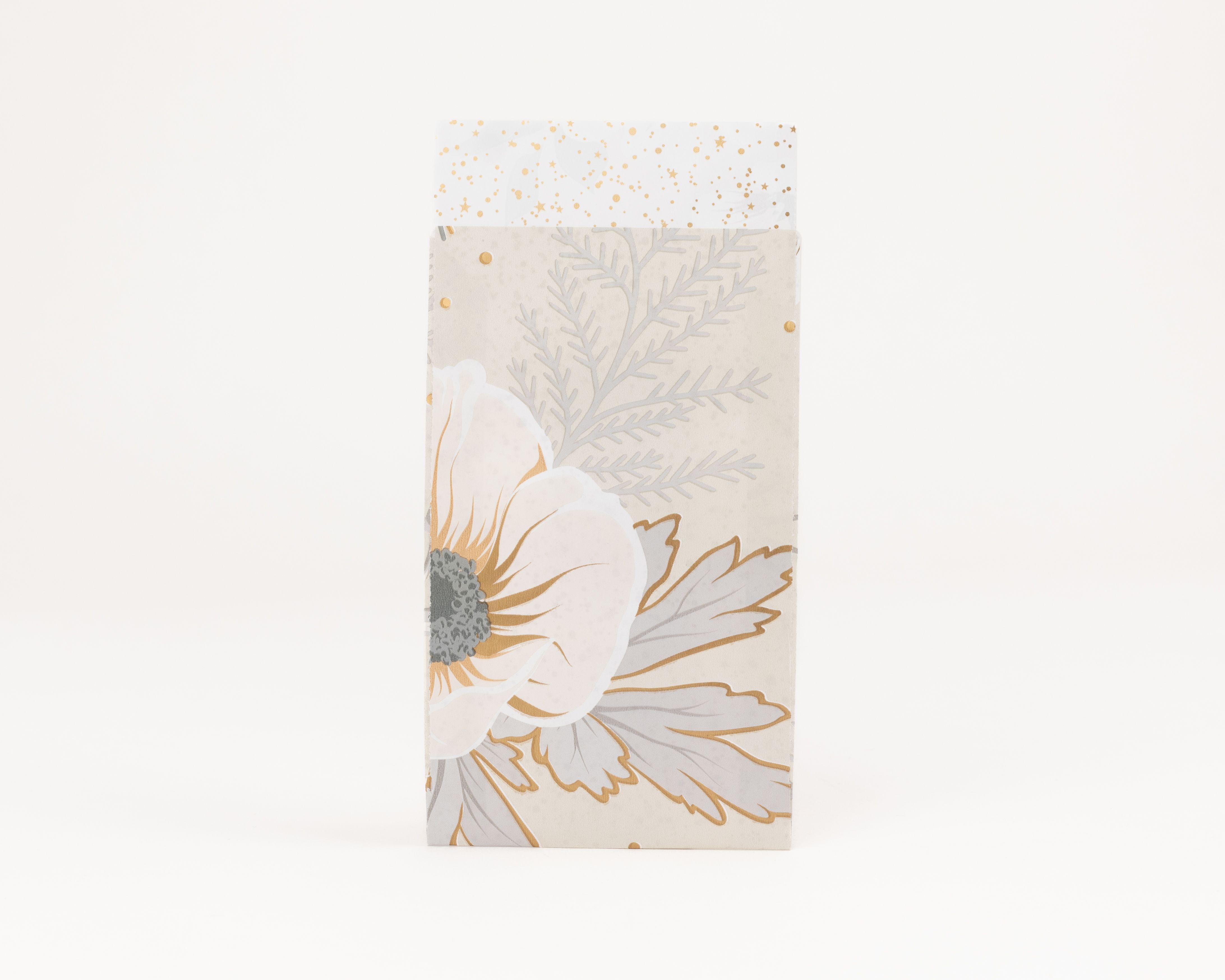 Flachbeutel in Naturfarben mit weiß-grauem Blumenmotiv und goldenen Blättern. Die Innenseite ist weiß und zeigt goldene Punkte sowie Sterne