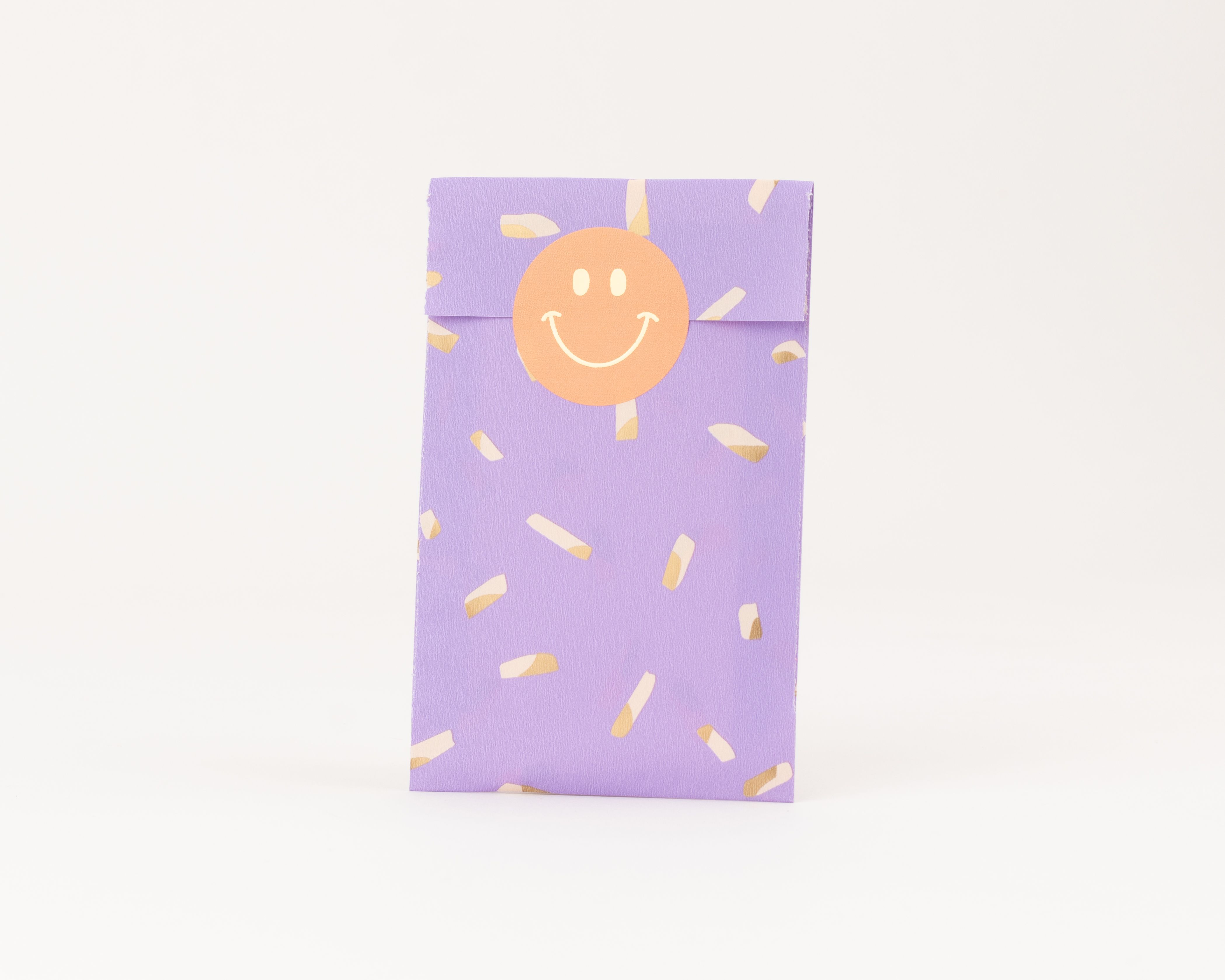 Flachbeutel in Violett mit dekorativen Sprinkles in Gold und Elfenbein, die Innenseite des Papiers ist Elfenbein