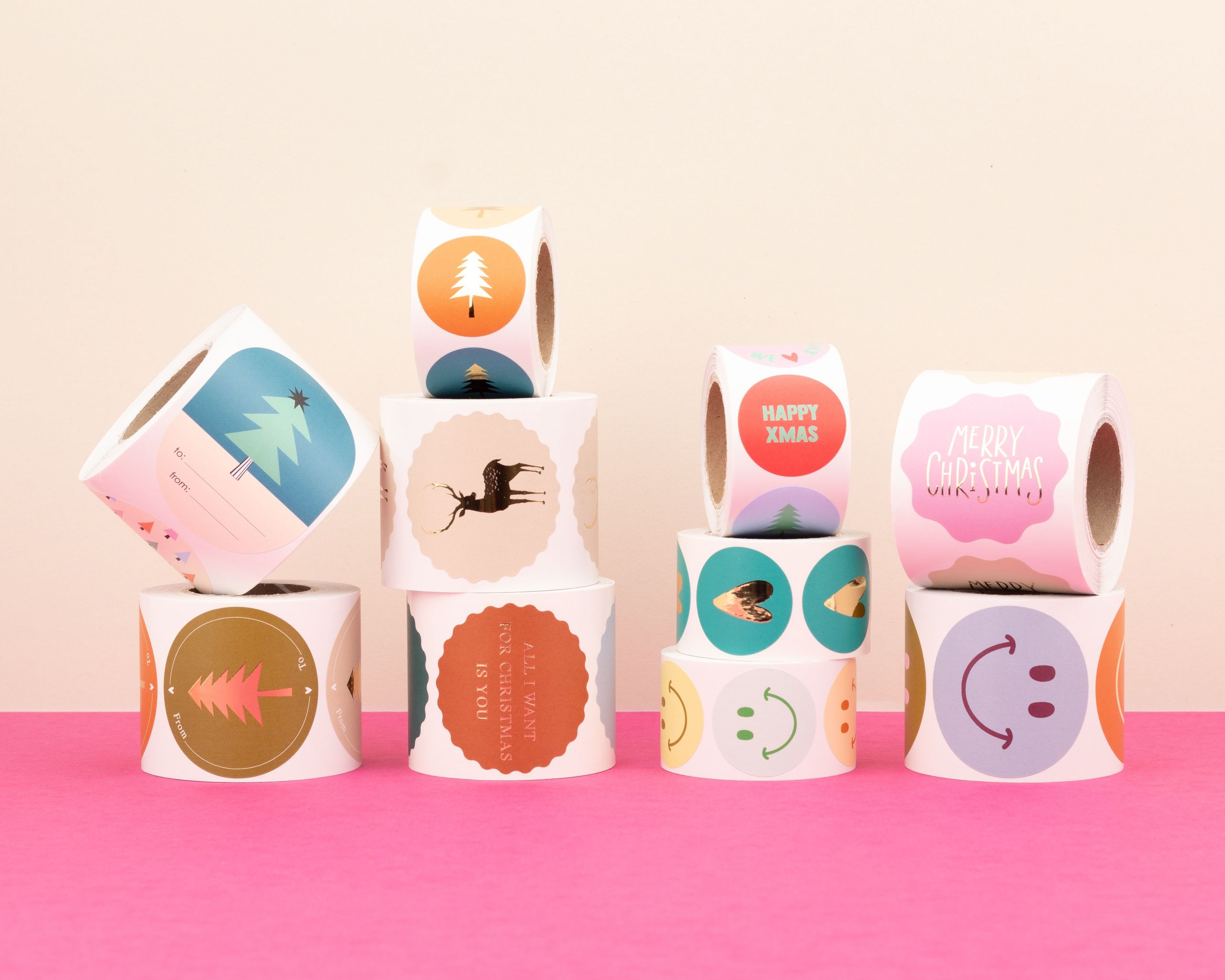Mit unseren hochwertigen Aufklebern verleihst du Geschenken oder Produkten im Handumdrehen den letzten Schliff. Ob für deinen Shop, besondere Anlässe, Geburtstage oder zur Geburt – wir haben für jeden Moment den passenden Aufkleber.