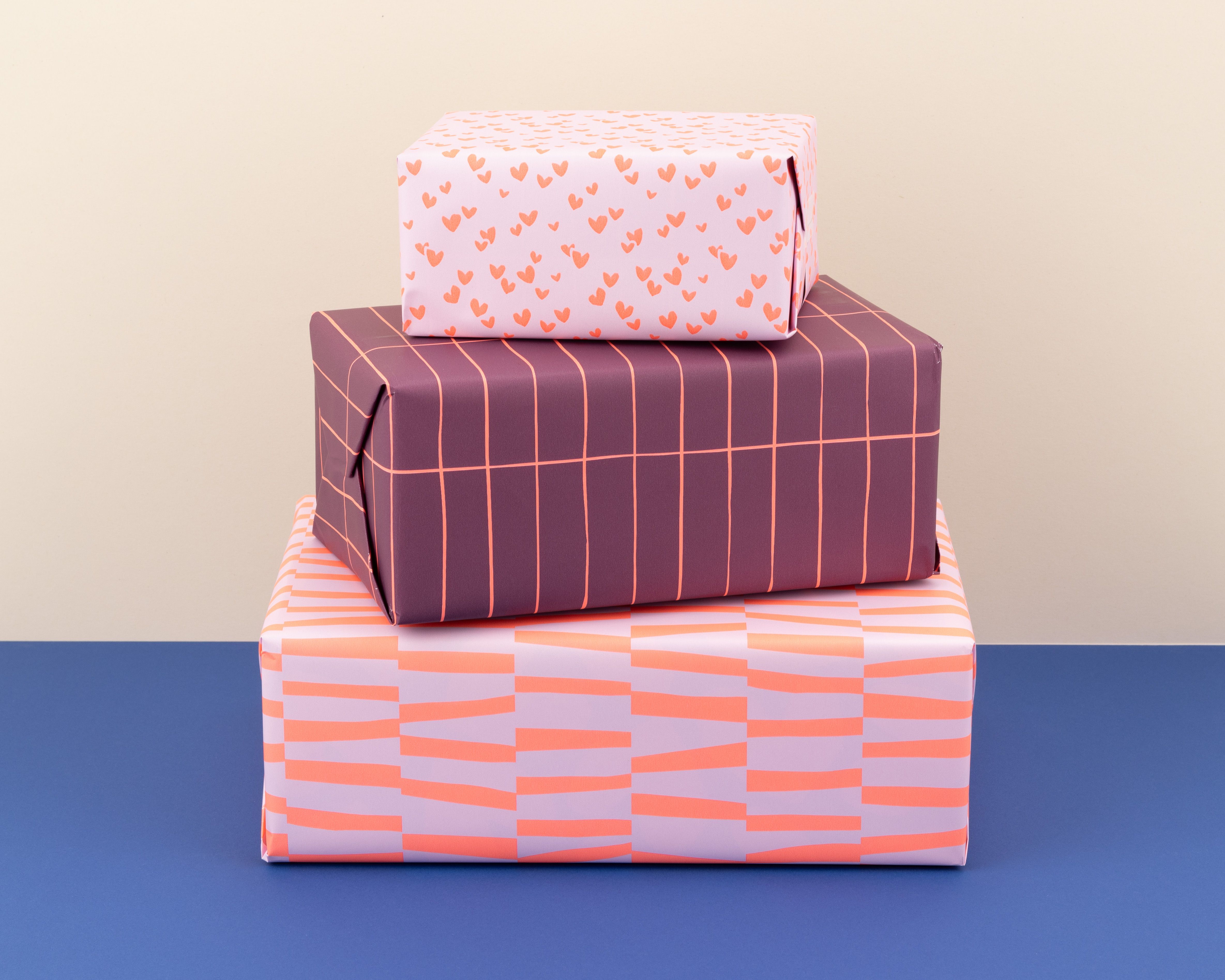 Luxuriöses Geschenkpapier mit stabiler Haptik und einzigartigen Designs. Perfekt für stilvolle Bestellverpackungen oder liebevoll verpackte Geschenke – vielseitig, ästhetisch und von höchster Qualität.