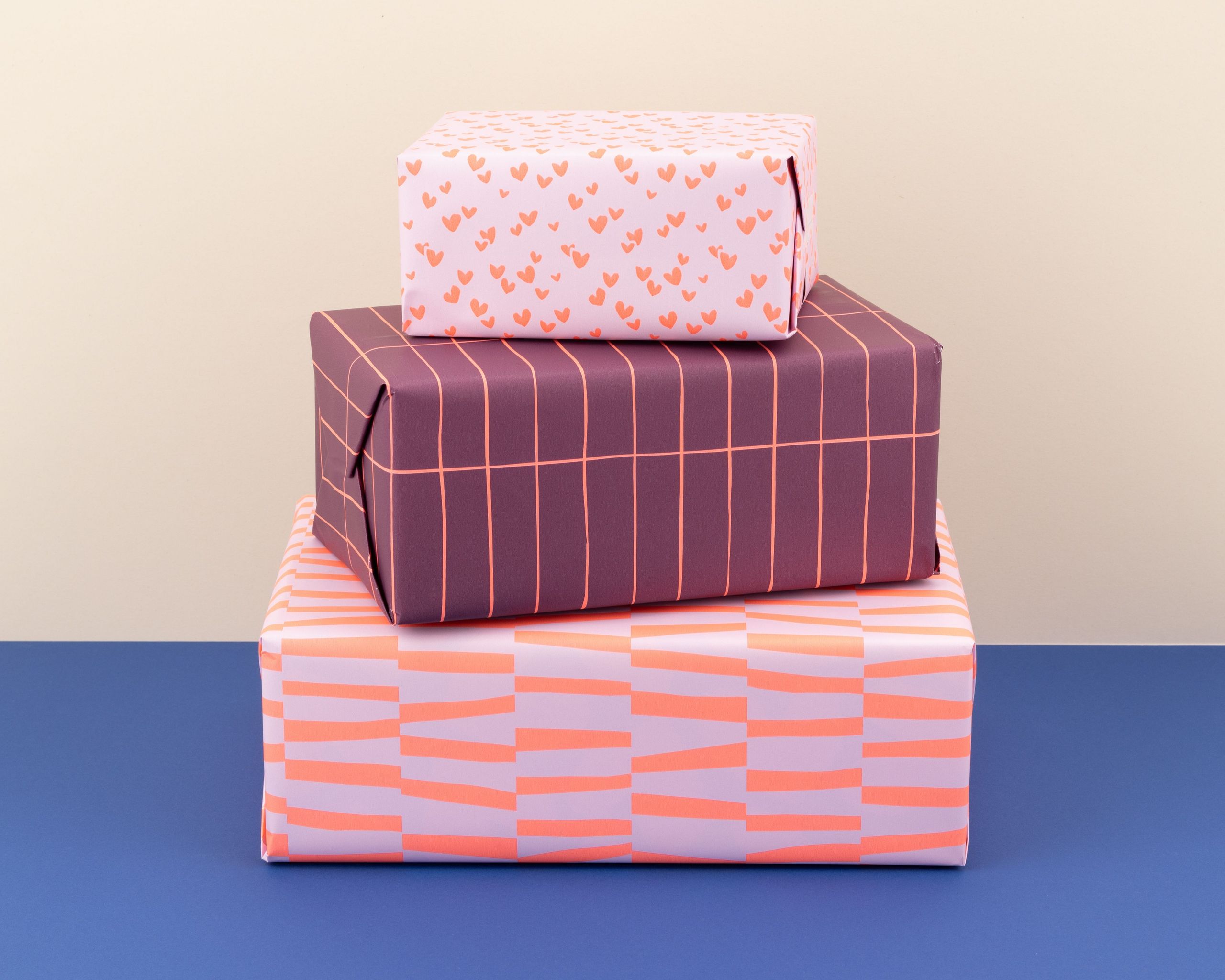 Luxuriöses Geschenkpapier mit stabiler Haptik und einzigartigen Designs. Perfekt für stilvolle Bestellverpackungen oder liebevoll verpackte Geschenke – vielseitig, ästhetisch und von höchster Qualität.