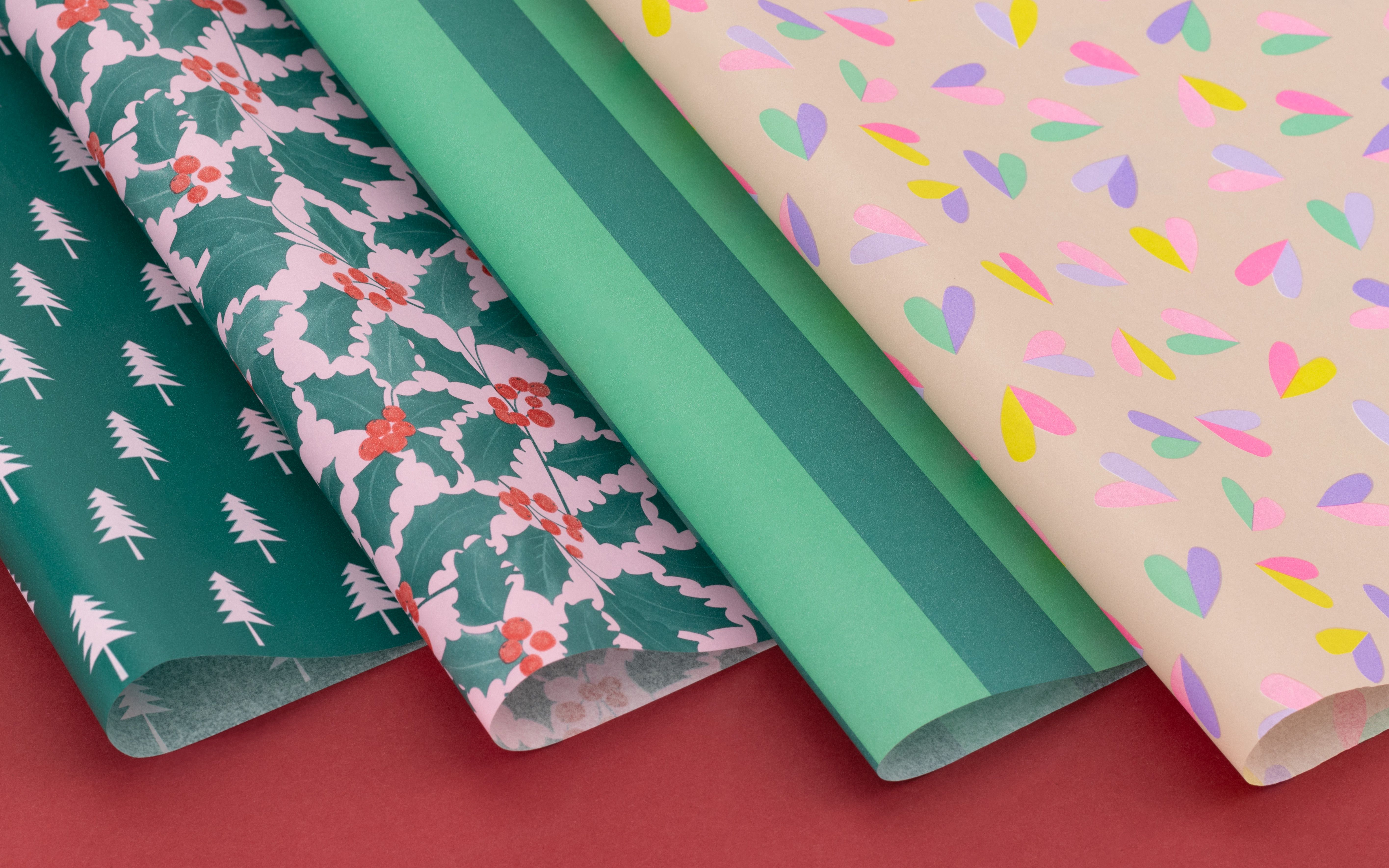 Verleihe deiner Verpackung einen Hauch von Luxus mit unserem Seidenpapier. Es schützt nicht nur deine Produkte oder Geschenke, sondern eignet sich auch ideal als edles Füllmaterial für Geschenkkartons und Tüten.