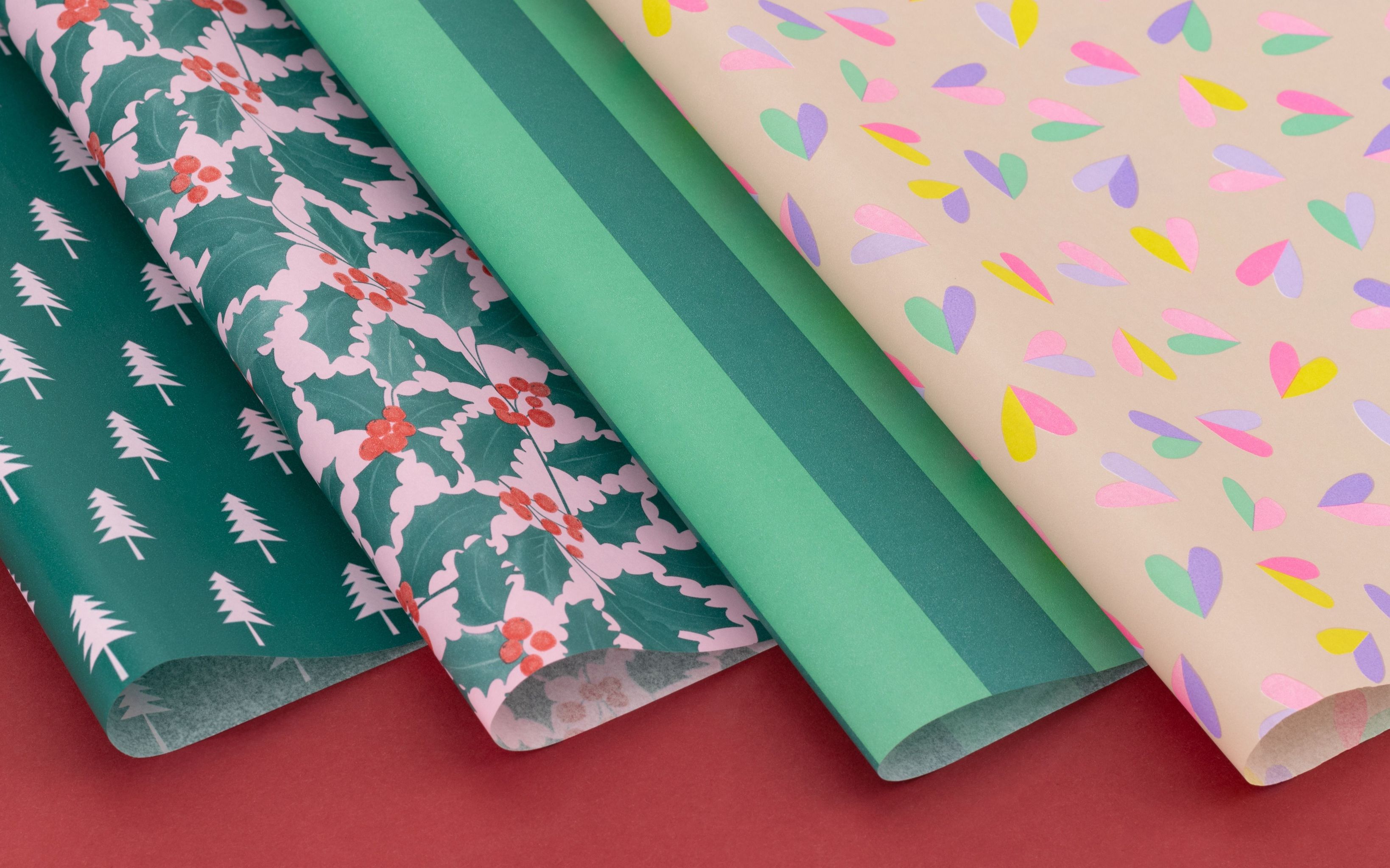 Verleihe deiner Verpackung einen Hauch von Luxus mit unserem Seidenpapier. Es schützt nicht nur deine Produkte oder Geschenke, sondern eignet sich auch ideal als edles Füllmaterial für Geschenkkartons und Tüten.